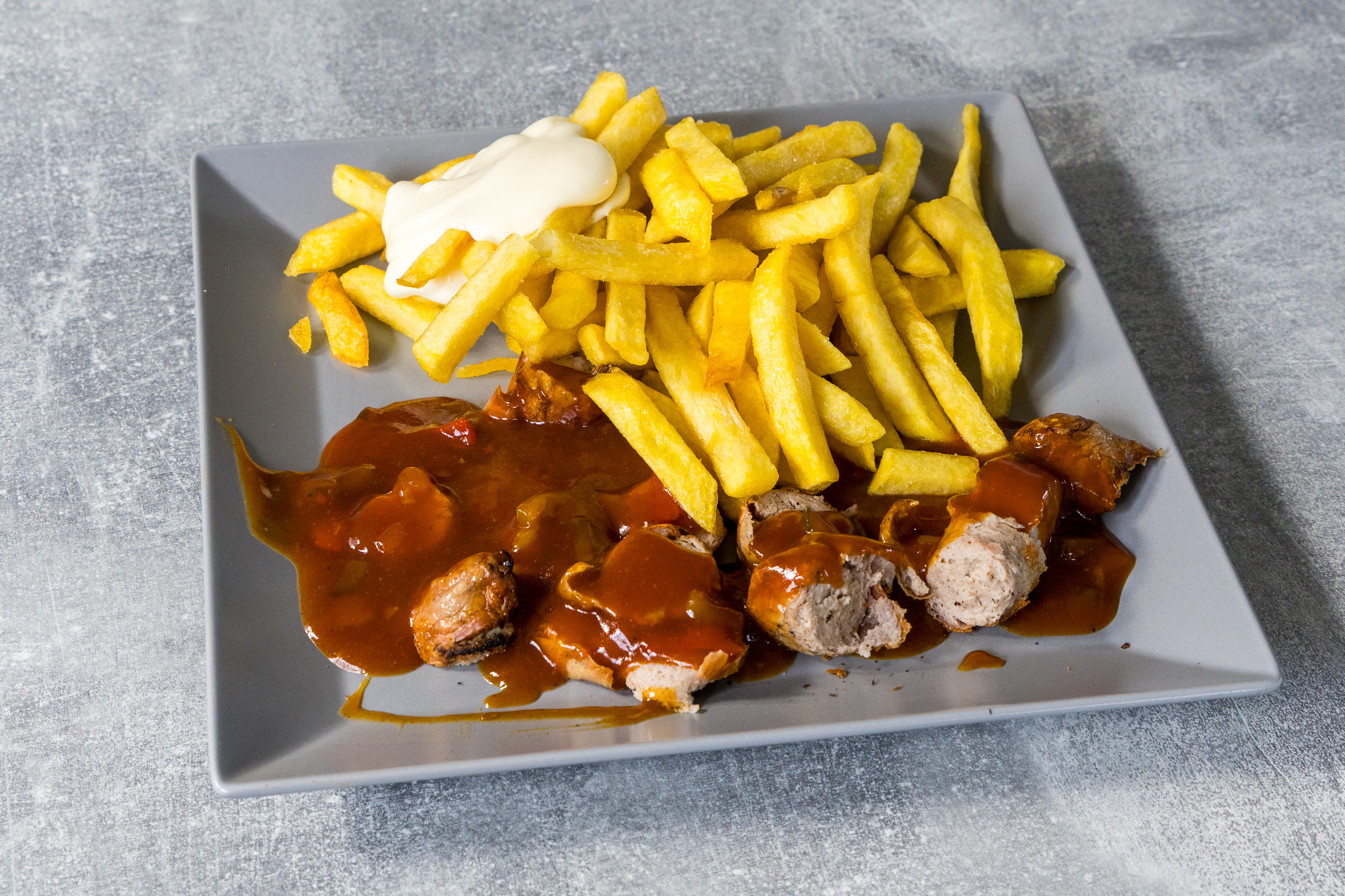 Currywurst + Pommes