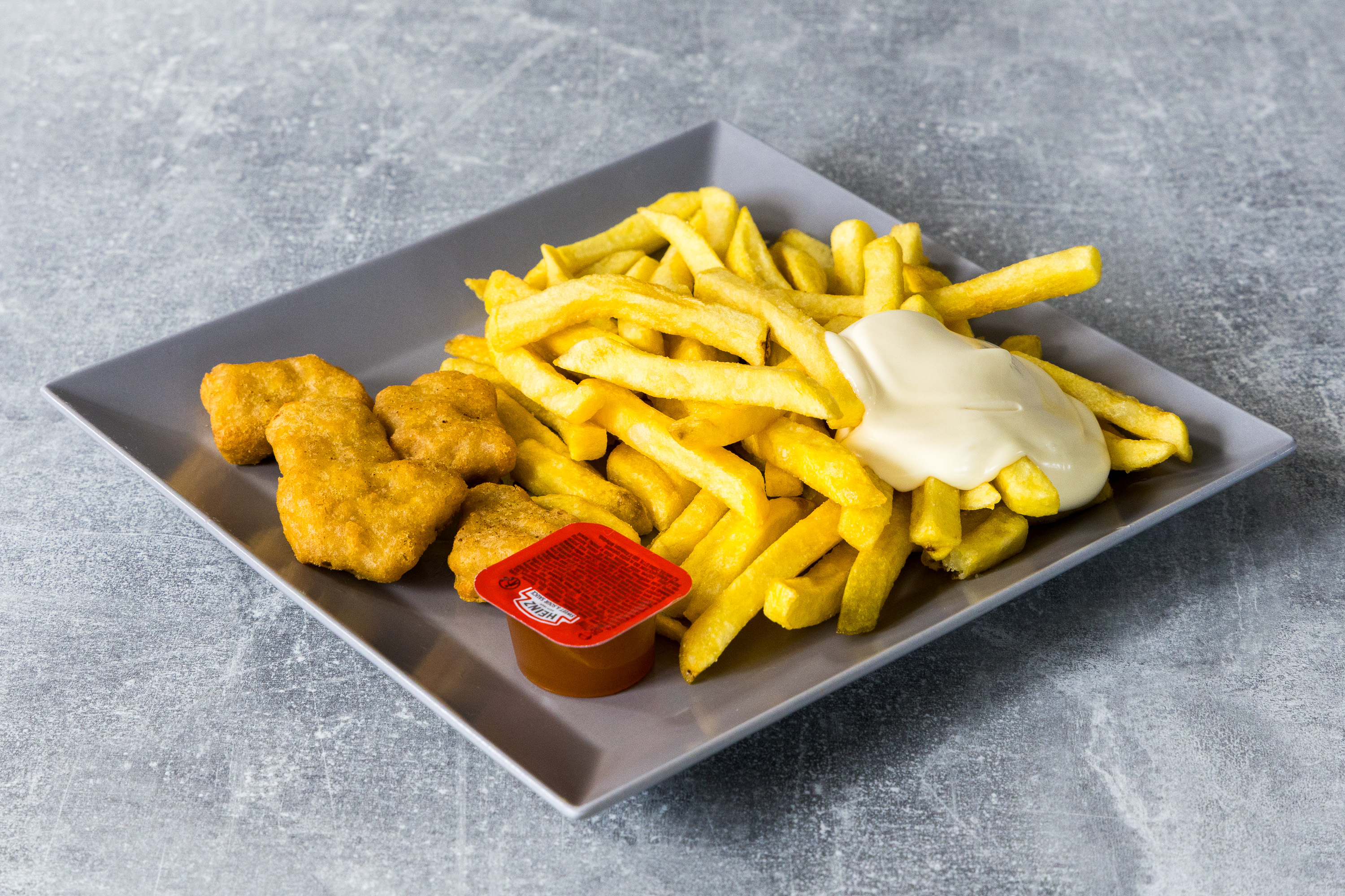 Chicken Nuggets + Pommes