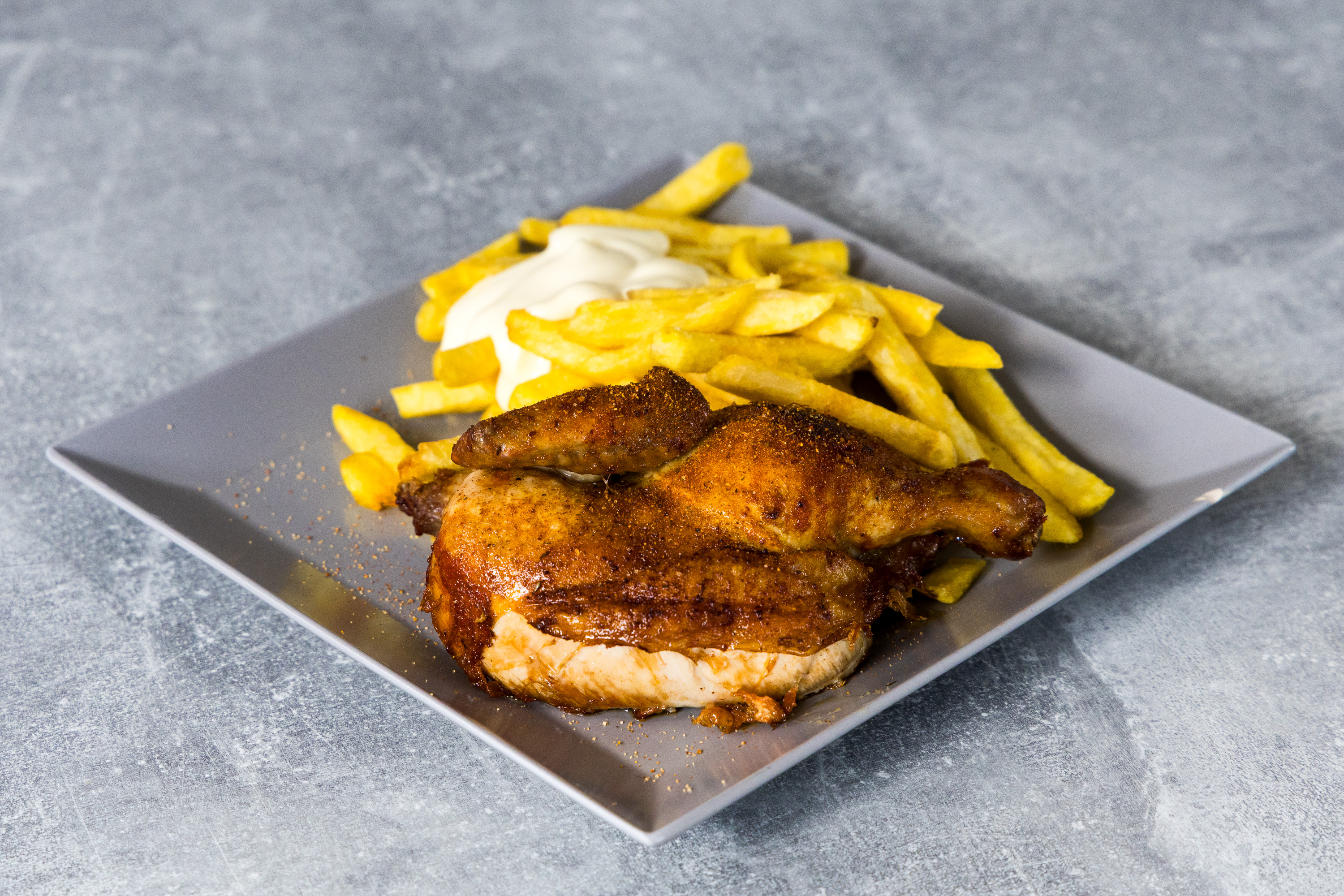 1/2 Hähnchen + Pommes